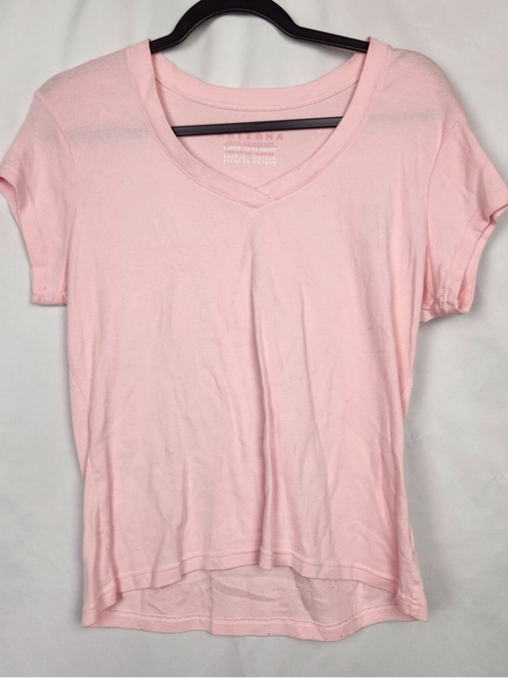 Arizona Jean Company Light Pink V-Neck Short Sleeve Tee